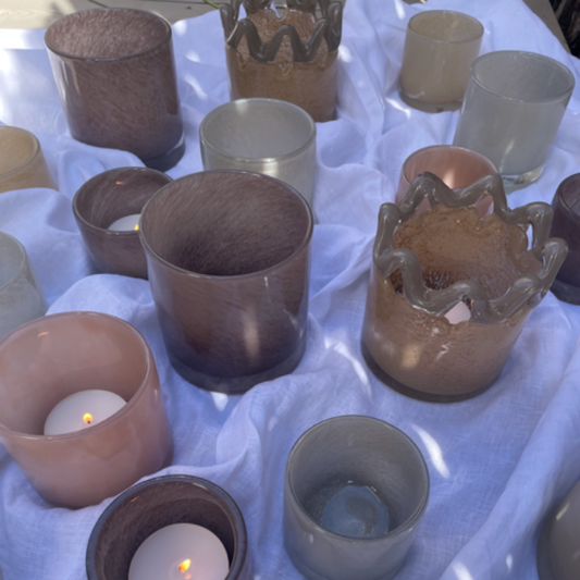 Nilla Fyrfadsstage - Brungrå - 8 cm